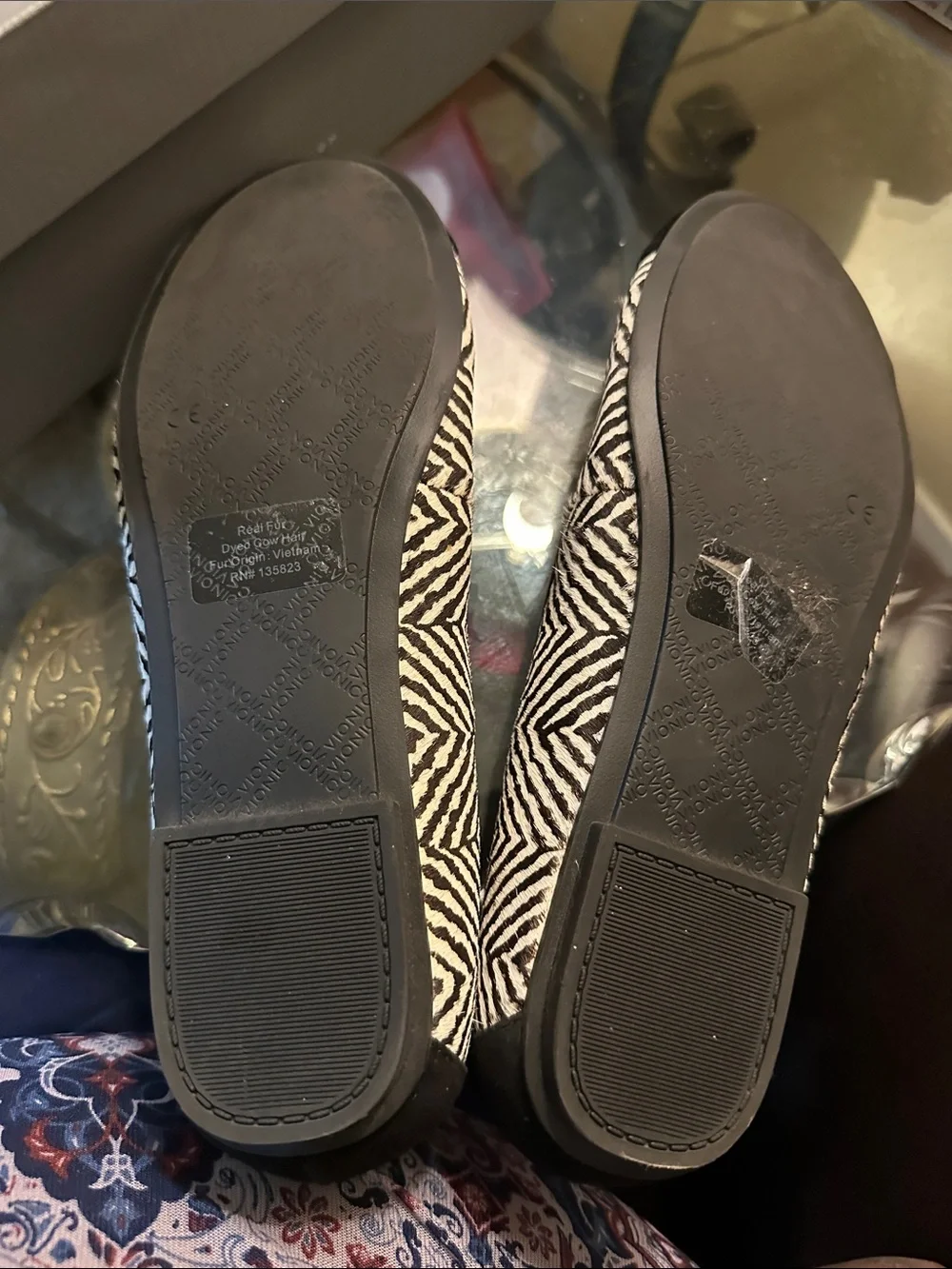 Vionic Black & White Zigzag Ballet Flats with Bow Detail